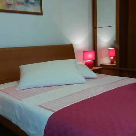 7657b Apartment *