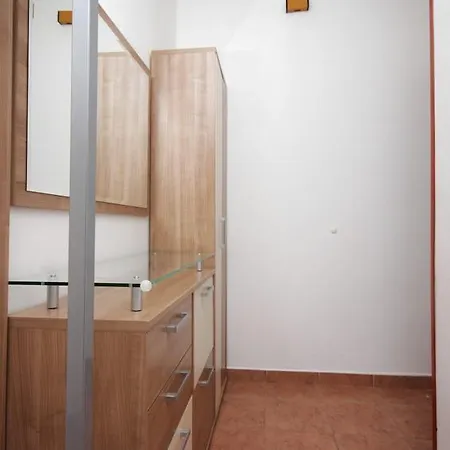 7657b Apartment